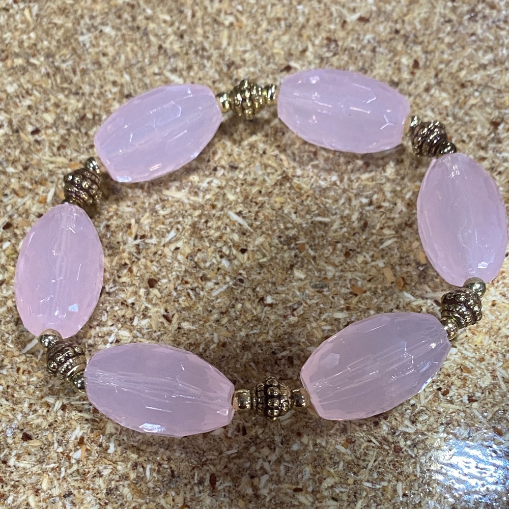 Elegant Pink and Gold Beaded Bracelet